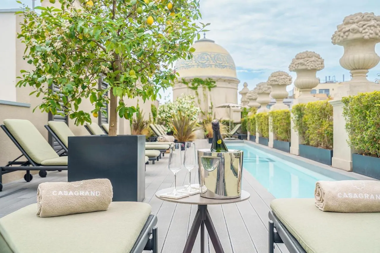 Casagrand Luxury Suites Barcelona Apartment